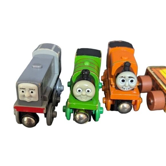 Thomas & Friends Wooden Railway Engines Bundle Percy Dennis Billy magnetic 5 - Picture 3 of 10